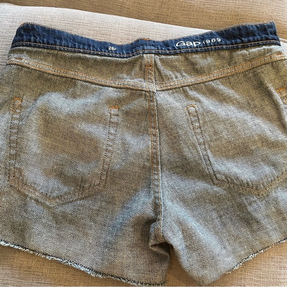 GAP 1969 Distressed Denim Jean Shorts Size 28R EUC - Picture 11 of 14